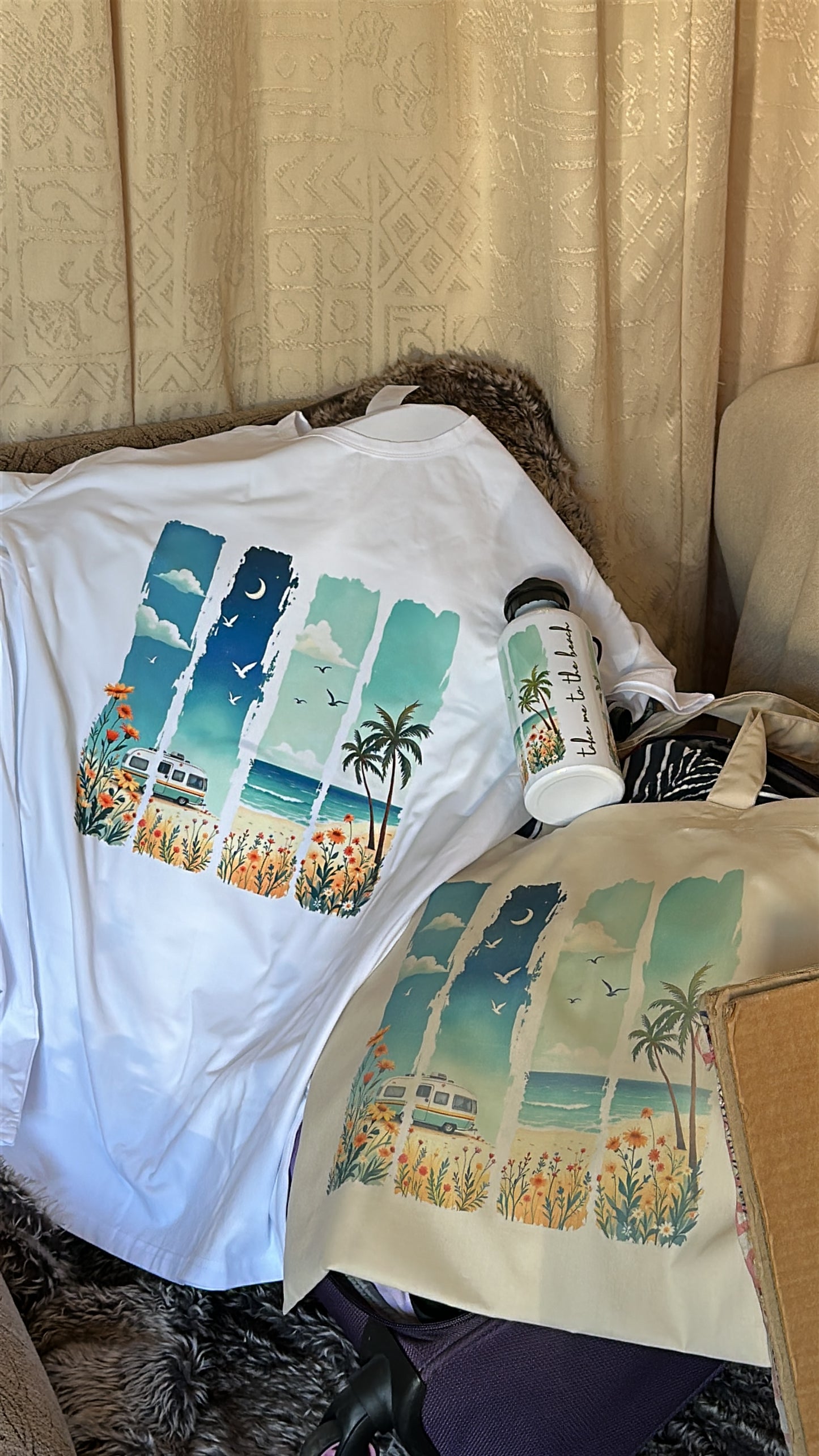 Perfect beach combo, tote bag and water bottle. Lovely beach design with camper and palm trees