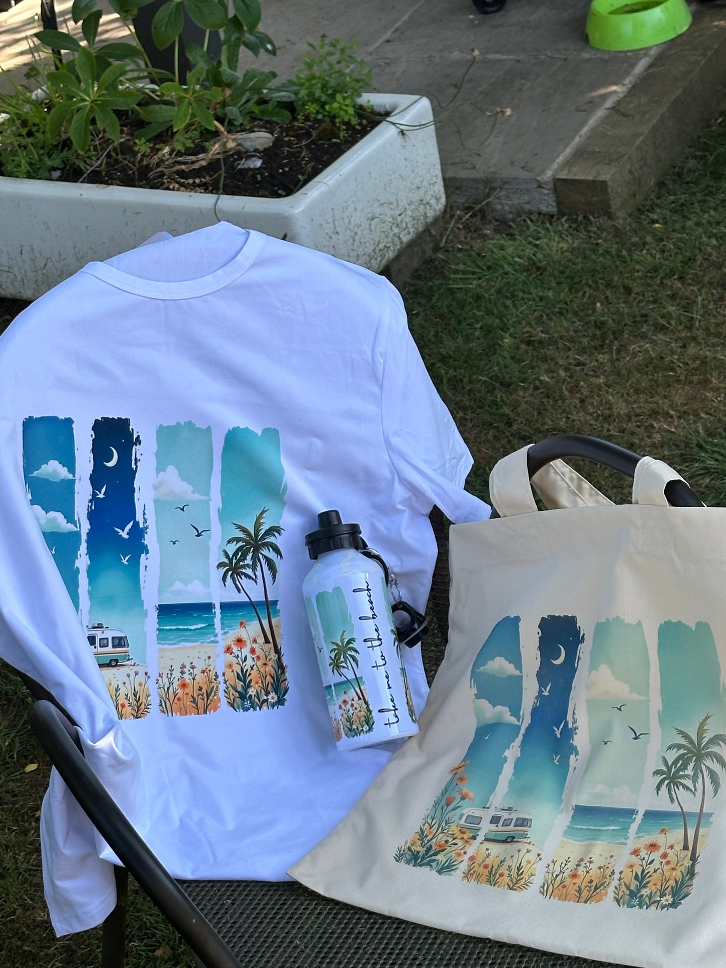 Perfect beach combo, tote bag and water bottle. Lovely beach design with camper and palm trees