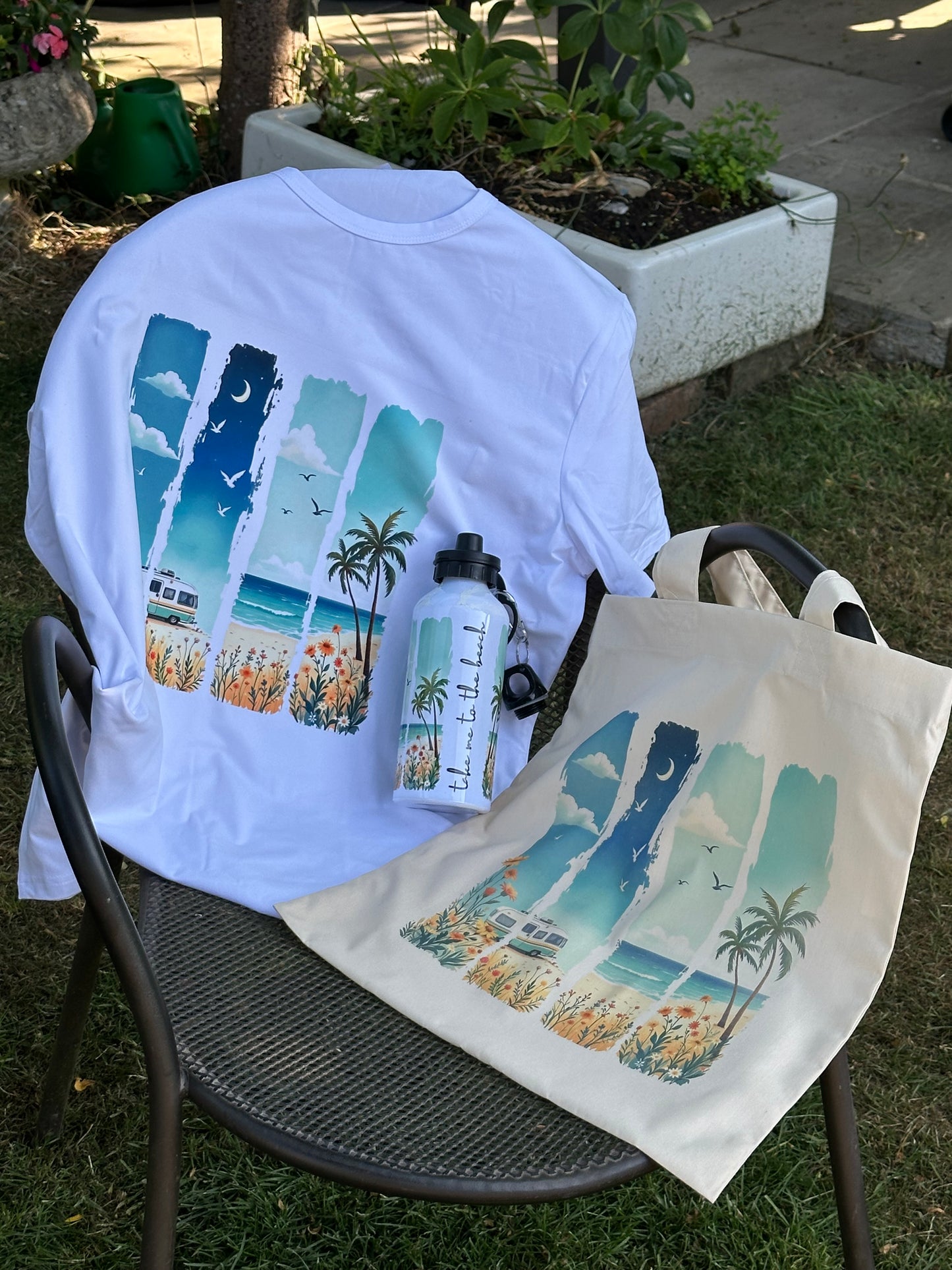 Perfect beach combo, tote bag and water bottle. Lovely beach design with camper and palm trees
