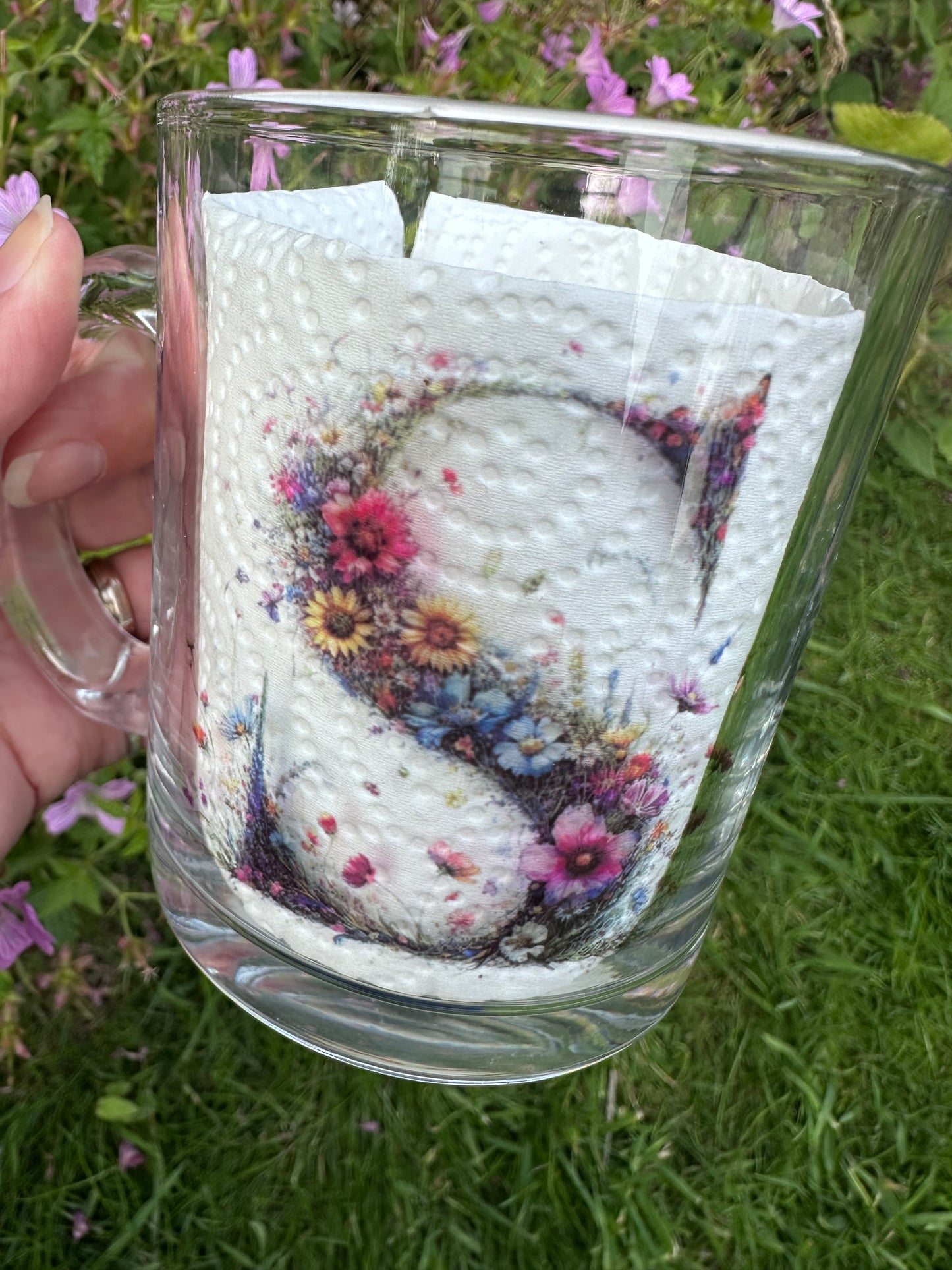 Glass mugs with floral initial