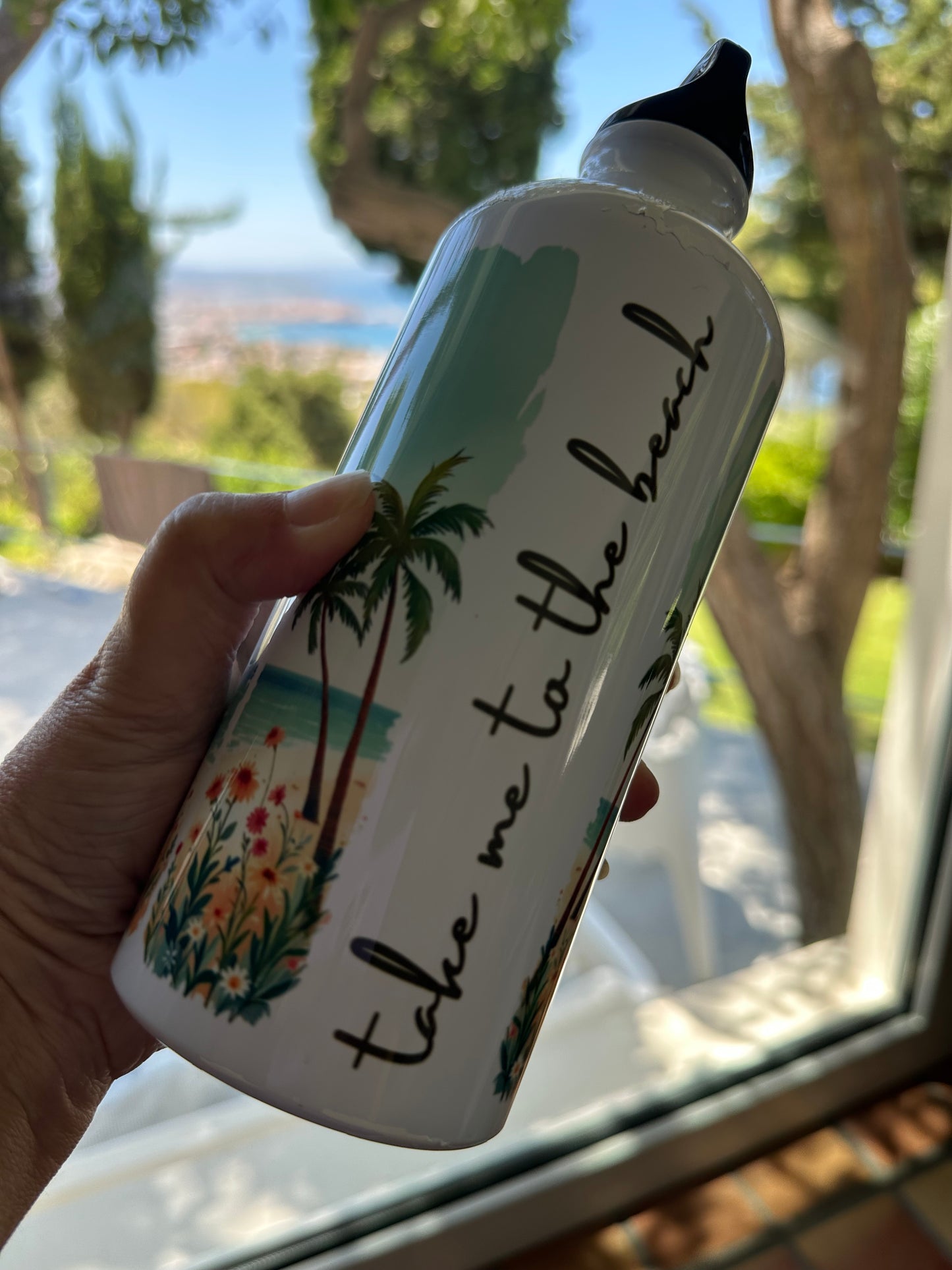 Perfect beach combo, tote bag and water bottle. Lovely beach design with camper and palm trees