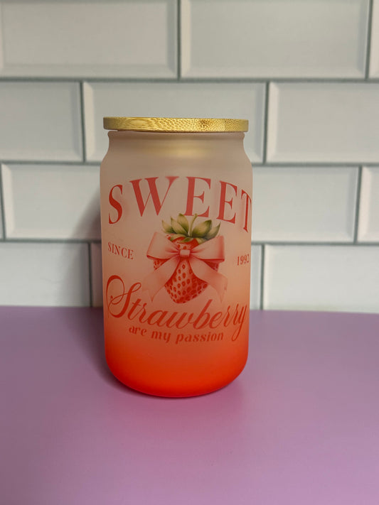Sweet strawberry design glass tumbler