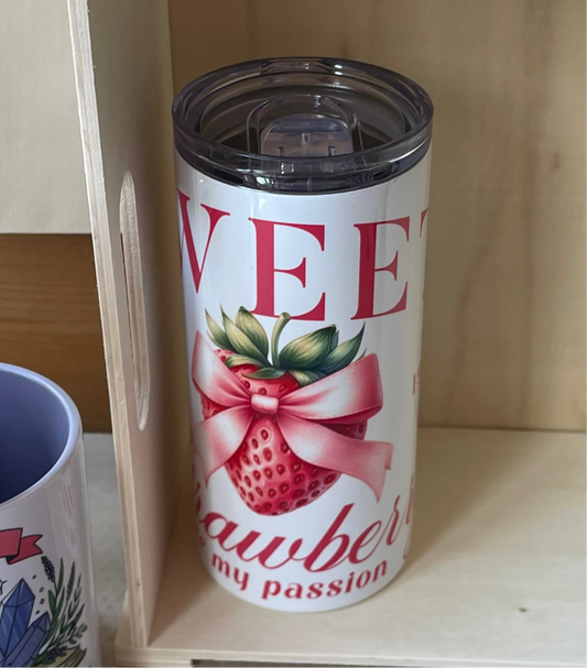 Strawberry design 480 ml tumbler