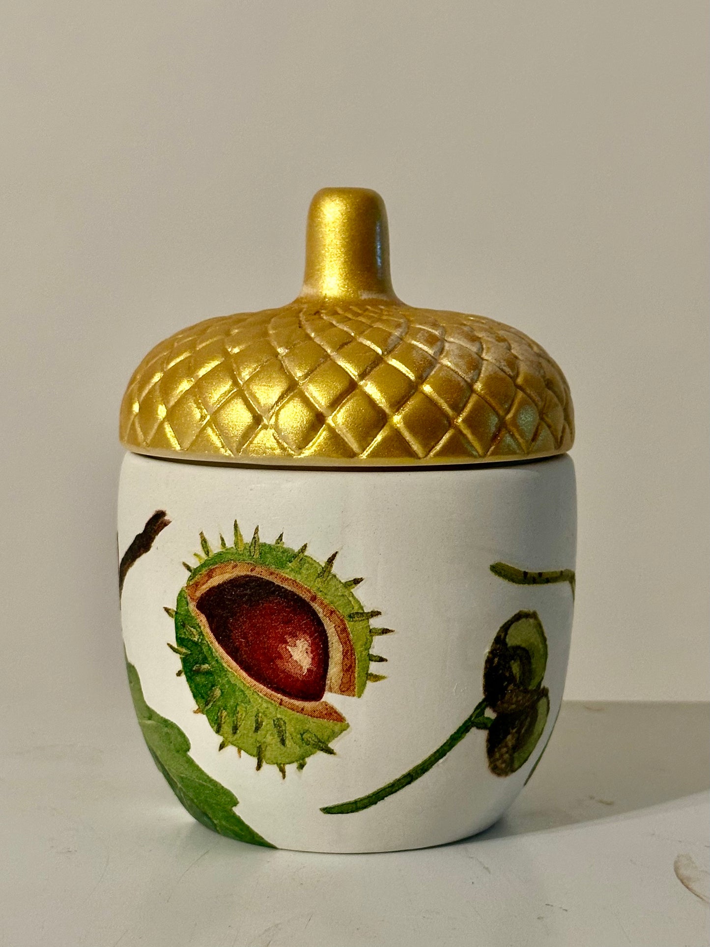Ceramic acorn pot with gold lid